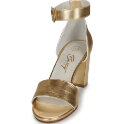 Betty London CRETA
