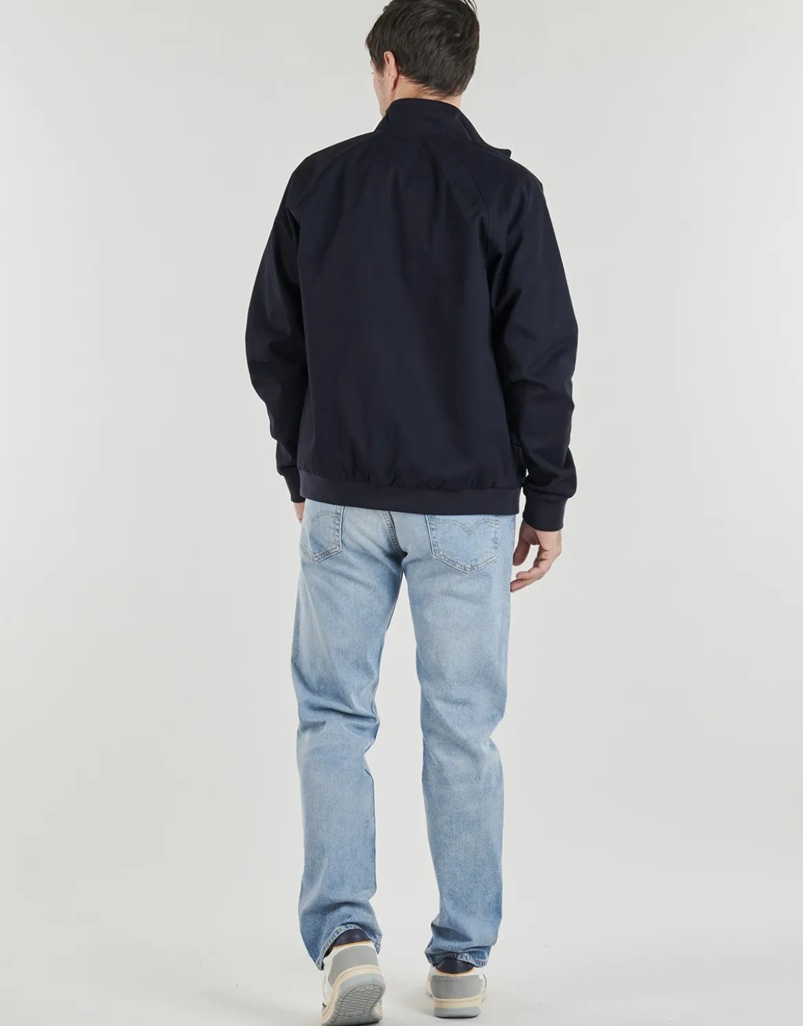 Jakker Lyle & Scott