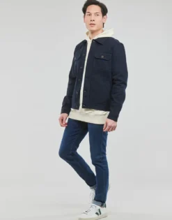 Jakker Lyle & Scott