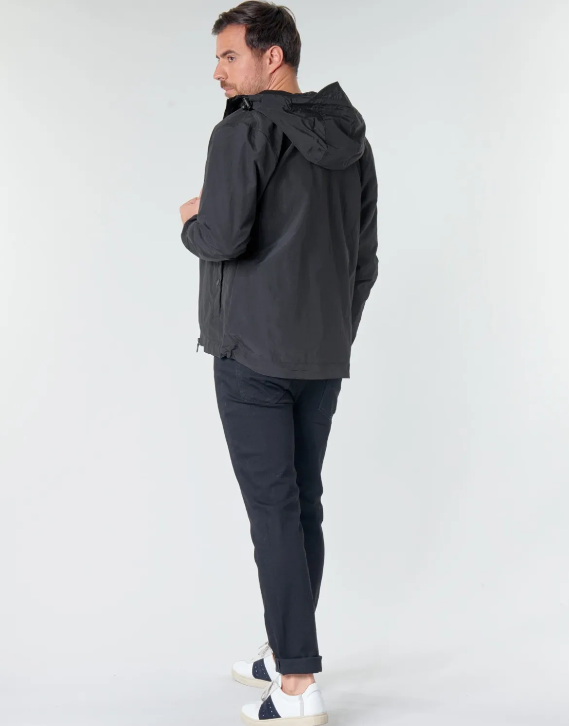 Jakker Lyle & Scott