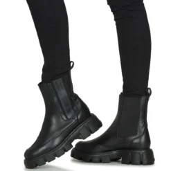 Love Moschino WINTER TASSEL
