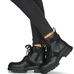 UGG ASHTON LACE UP
