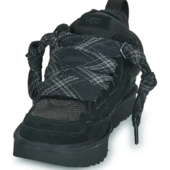 UGG LOWMEL