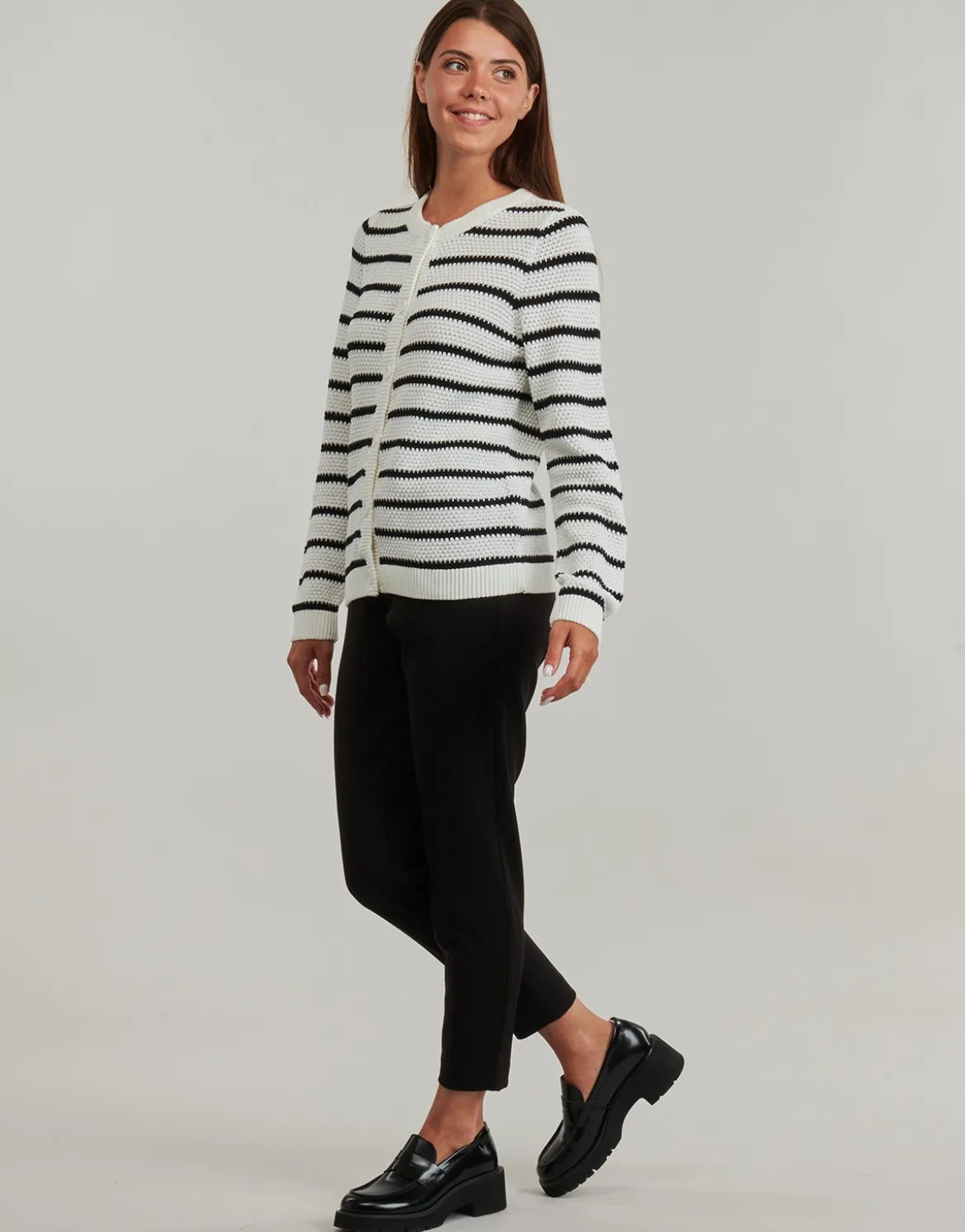 Veste / Cardigans Vila